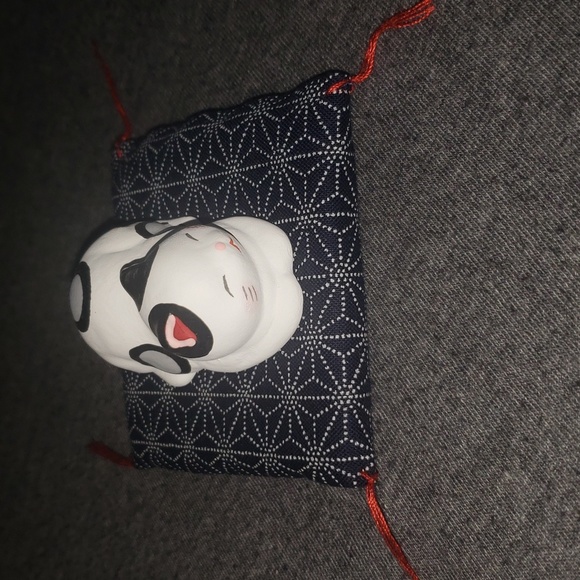 Adorable Sweet Ceramic White Black Kitty Resting on a Pretty Pillow New in Box - Picture 2 of 8